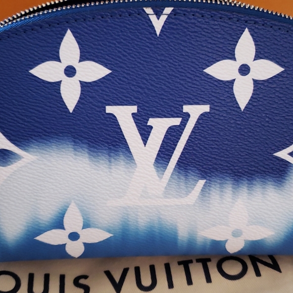 Louis Vuitton Escale Blue Cosmetic Toiletry Pouch Giant Flower Monogram Pochette - Picture 16 of 17